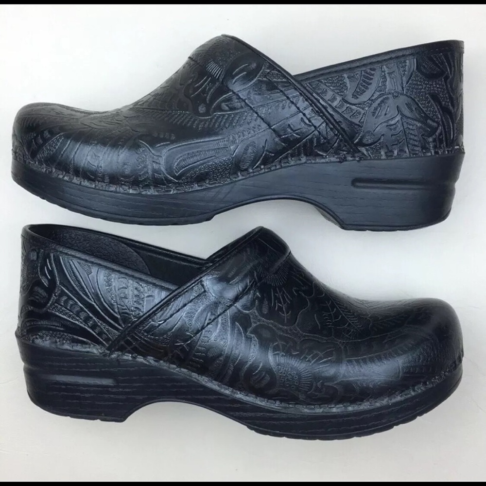 DANSKO BLACK TOOLED CLOGS SIZE 40 9.5-10